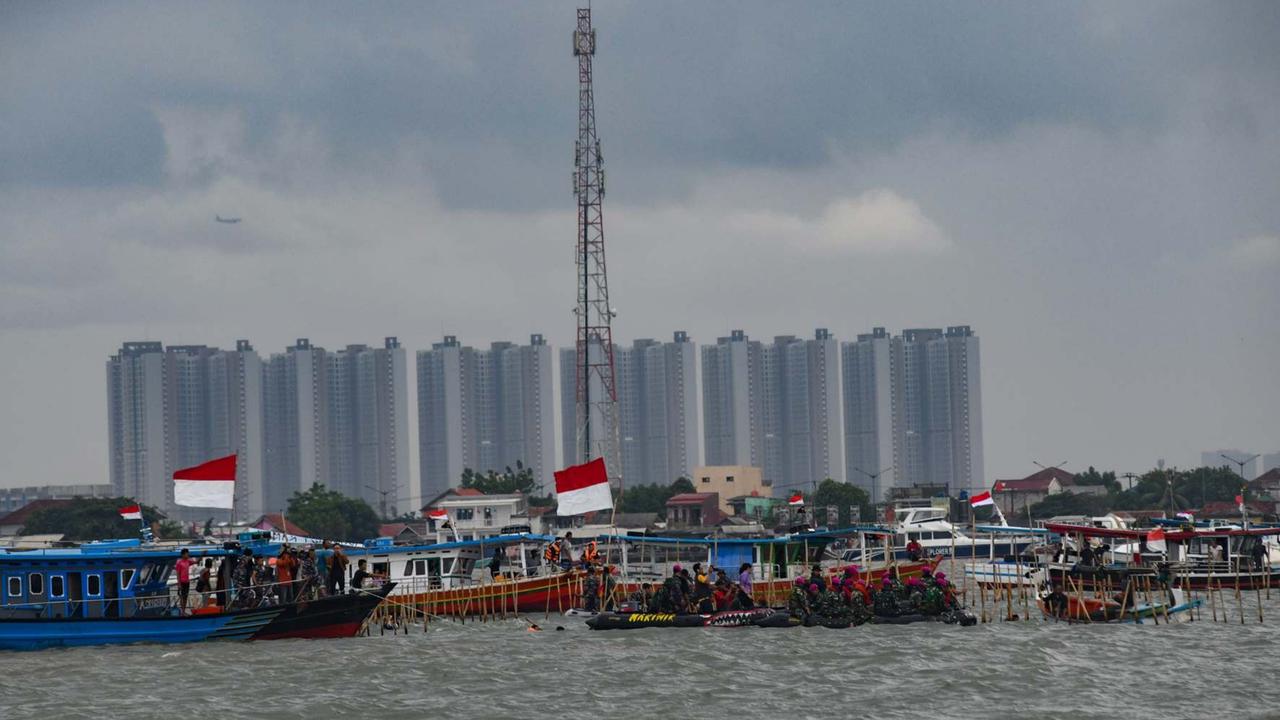 Kerahkan Tiga Armada Tempur TNI AL, Berapa Pagar Laut Tangerang dari Luas 30 KM Dibongkar Hari Ini?