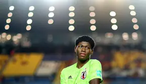 Sikut Juventus, PSG Tawar Kiper Parma Zion Suzuki