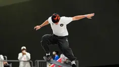 Atlet skateboard Indonesia Basral Graito Hutomo menunjukkan aksinya dalam persaingan final nomor street putra Asian Games 2026 di Aichi Sky Expo, Tokoname, Jepang, Minggu (27/9/2026). Basral finis di peringkat keempat setelah mengoleksi 151,41 poin. (AP Photo/Dita Alangkara)