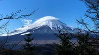 Gunung Fuji dari Oshino, prefektur Yamanashi. (Dok: Behrouz MEHRI / AFP)