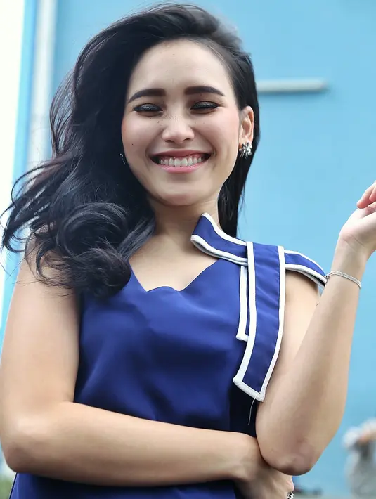 Ayu Ting Ting juga tak tertarik untuk melakukan operasi plastik agar penampilannya lebih menarik. Ia menegaskan, hanya mensyukuri pemberian Tuhan. (Nurwahyunan/Bintang.com)