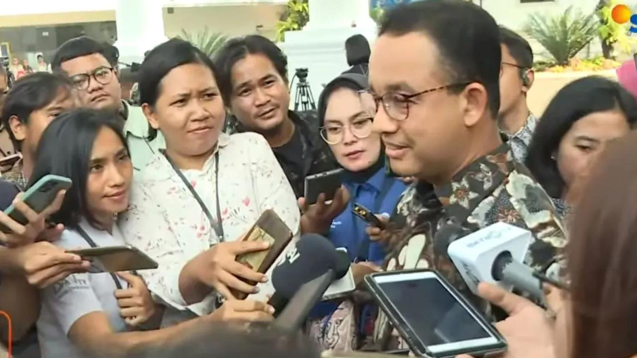 Tak hanya KPK dan penegakan hukum, dalam orasinya Anies juga meminta agar aparat hukum bersikap netral dalam Pemilu maupun Pilpres 2024.<br>