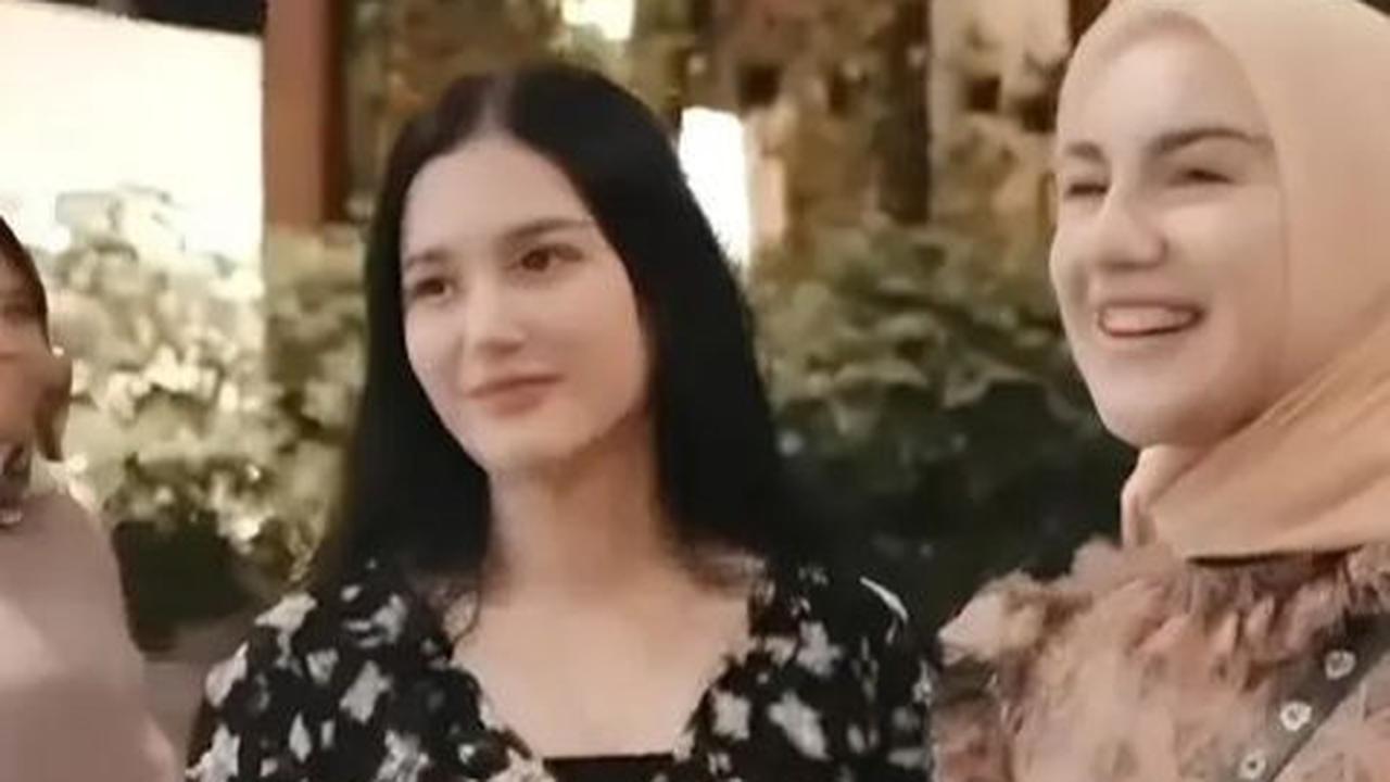 Mereka beberapa kali tampil serasi di berbagai kesempatan, menunjukkan kedekatan dan kekompakan sebagai saudara ipar yang akrab.<br>