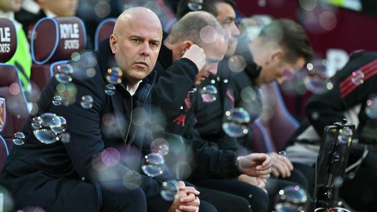 Musim Ini Mengecewakan, Arne Slot Pede Masa Depannya Tetap di Liverpool
