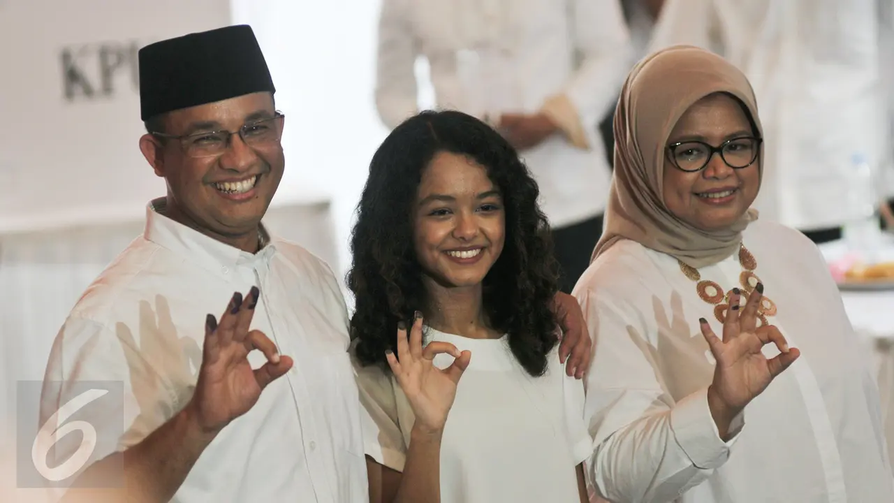 Ditemani Keluarga, Anies Gunakan Hak Pilih di TPS Cilandak