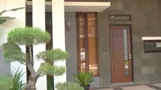 Umur yang muda tak menghalangi pria ini untuk ikut terjun ke bisnis properti. Semua lini perumahan dari komersil hingga rumah subsidi dilakoninya. Alhasil, dia kini bisa menikmati jerih payahnya.
