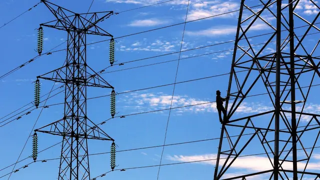 Cadangan kapasitas listrik di Jawa dan Bali saat ini sebesar 12 GW. Cadangan daya tersebut dapat dimanfaatkan untuk pengembangan bisnis dan industri, salah satunya industri baterai. (Dok PLN)