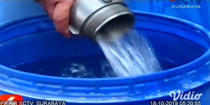 VIDEO: Polres Gresik Pakai Water Cannon Berikan Bantuan Air Bersih