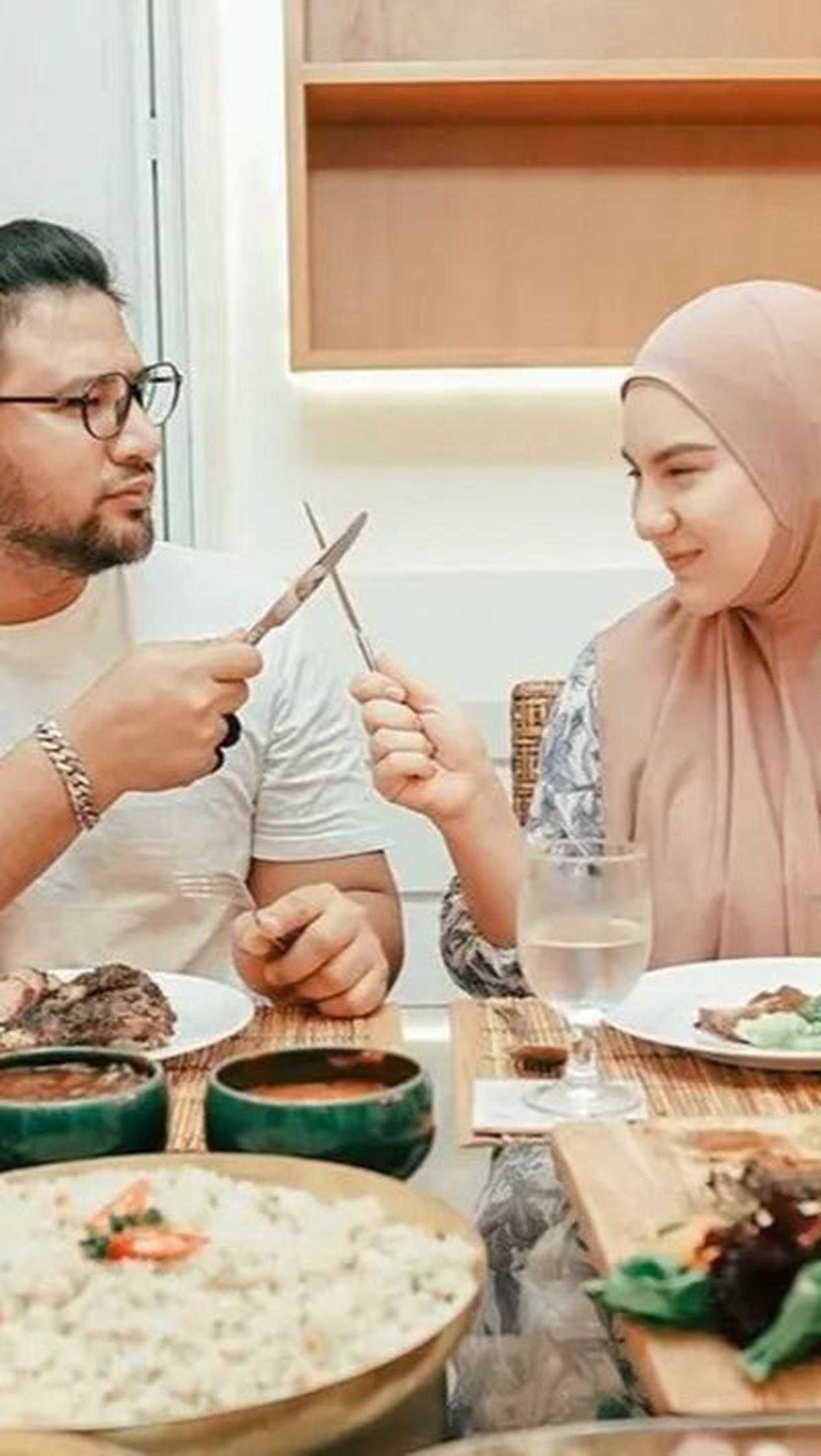 Irish Bella fokus mengurus anak-anaknya dan bekerja, tidak pernah menjenguk suaminya di penjara.<br>