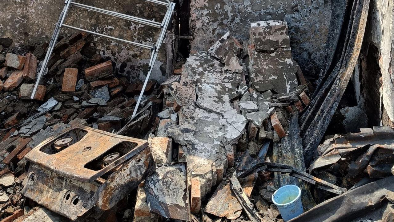 Keterangan dari petugas pemadam kebakaran menurut Wahyudin, cairan untuk memadamkan api habis.