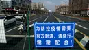Kondisi lalu lintas dekat kantor pusat Alibaba di Kota Hangzhou, Provinsi Zhejiang, China, Rabu (5/2/2020). Pemerintah Hangzhou memberlakukan pembatasan pergerakan bagi warganya menyusul mewabahnya virus corona. (NOEL CELIS/AFP)
