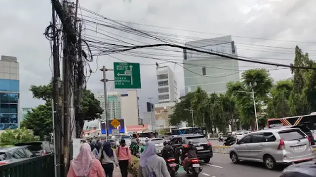 Kabel Semrawut Bikin Resah, Warga Jakarta Dukung Program Kabel Bawah Tanah SJUT