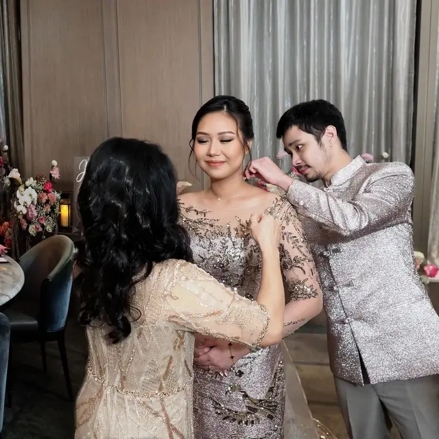 7 Potret Jess No Limit Resmi Lamar Sisca Kohl, Terus Sumringah dengan Outfit Bernuansa Blink-Blink