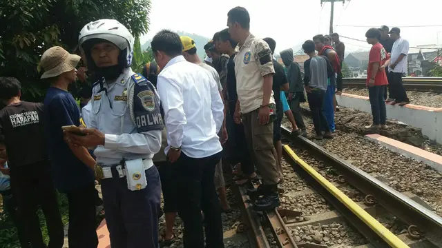 Tewas tersambar kereta