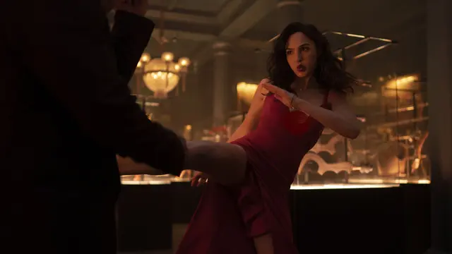 Gal Gadot dalam Red Notice. (Netflix)