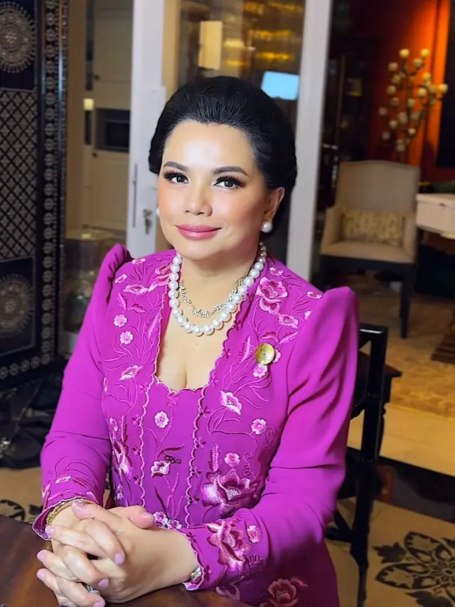 Yanti Airlangga saat Hadir di Acara Hari Kebaya Nasional 2024.