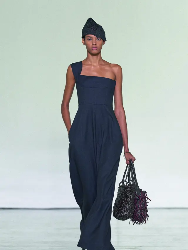 Bottega Veneta Summer 2027 Hadirkan Saat Craftsmanship Ikonis Hadir Lebih Ringan dan Bebas