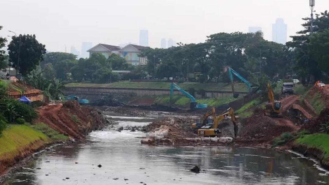 Jokowi menjelaskan, berkat kerja sama Pemprov DKI sekarang dan Kementerian PUPR, proyek tersebut kini dapat diselesaikan.