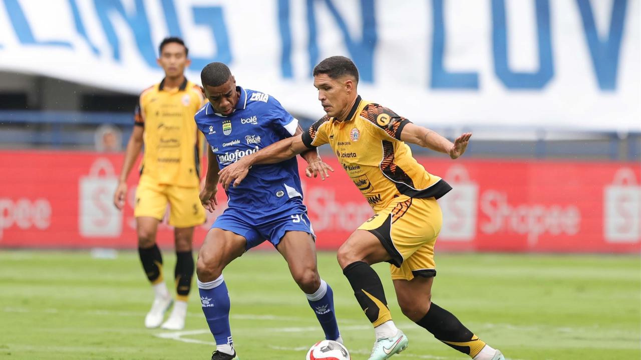 FOTO: Persib Tundukkan Persija dan Rebut Puncak Klasemen