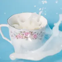 Susu bisa dimanfaatkan untuk berbagai ritual kecantikan, tak terkecuali untuk mengatasi kantung mata yang mengganggu penampilan. (Foto: unsplash.com)