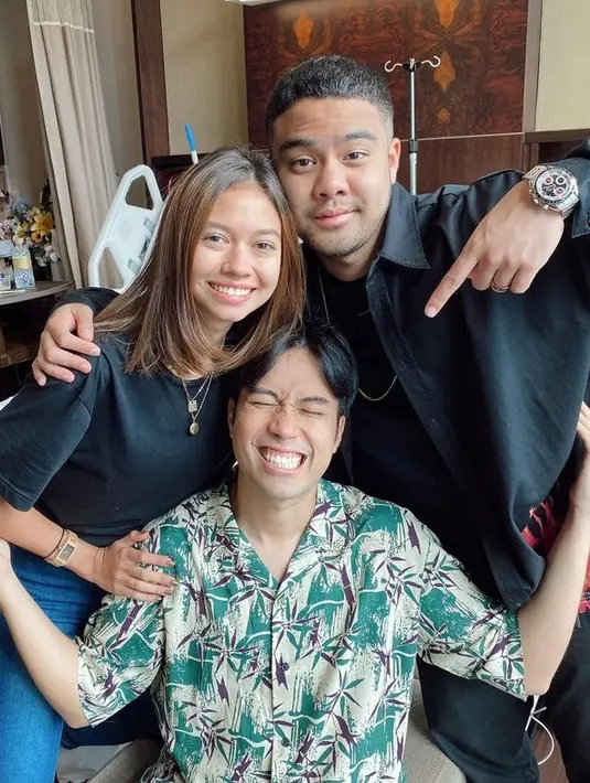 Dengan kondisinya tersebut, Vidi Aldiano berharap ke depannya bisa terus berkarya dan menghibur banyak penggemarnya. "#VidiComeback2023 pokoknya akan gue kerahkan semua energi gua! You'll see," tulis Vidi Aldiano. [Instagram/vidialdiano]