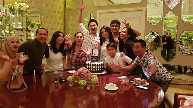 Suasana Ulang Tahun Angga Wijaya