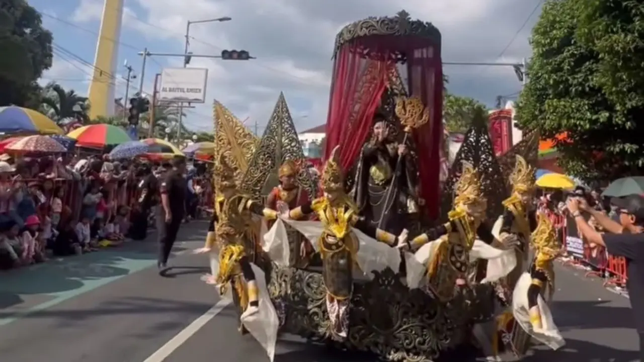 Bak Seorang Ratu, Ini 7 Potret Tiara Andini di Jember Fashion Carnaval