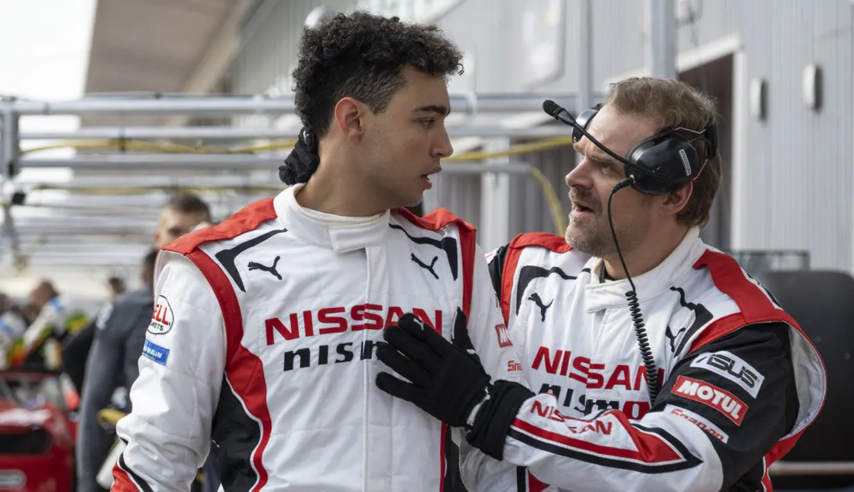 <p>Ia memiliki keahlian dalam bermain game yang membuatnya memenangkan serangkaian kompetisi video game bergengsi. Karena bakatnya itu, ia mendapatkan sponsor dari Nissan untuk menjadi pembalap mobil profesional yang sesungguhnya. (Gordon Timpen/Sony Pictures via AP)</p>