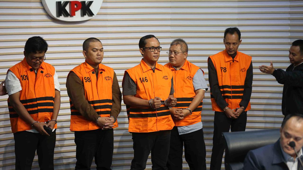 FOTO: Operasi Tangkap Tangan Seret Bupati Lampung Tengah ke Status Tersangka