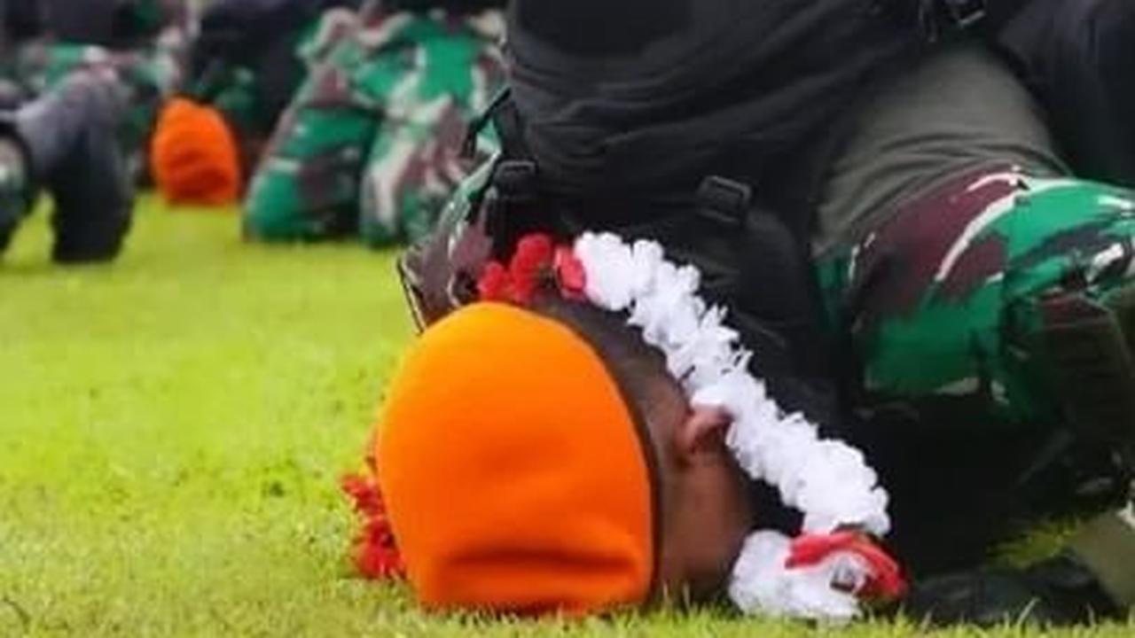 "Sujud syukur kami panjatkan kepada Allah SWT karena tugas mulia ini telah kami jalankan dengan baik, aman dan lancar," ujarnya. <br>