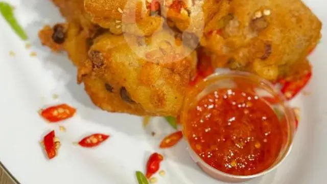 Tahu isi ayam suwir pedas (Foto: GoFood)