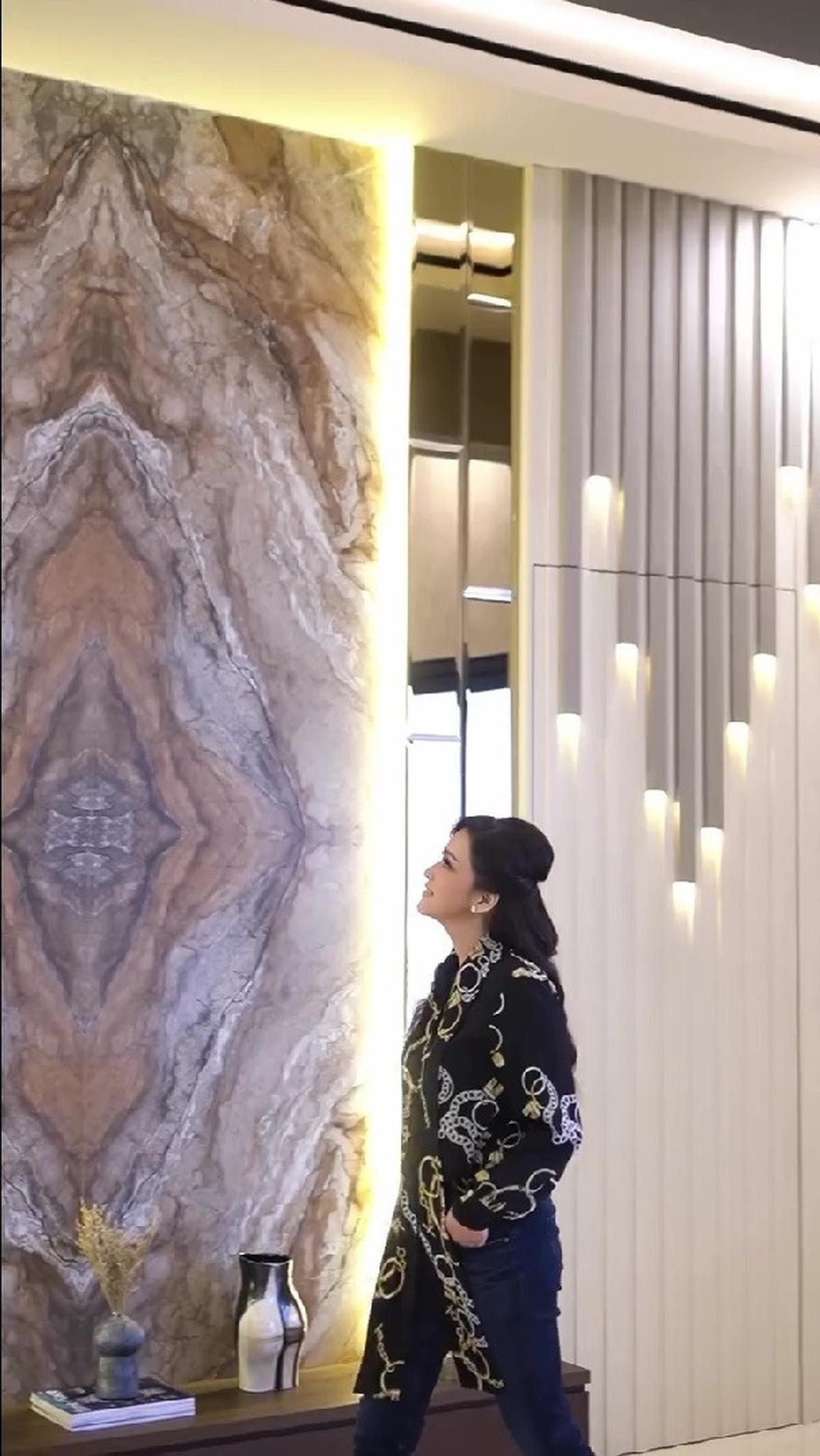 Potret Kantor Baru Maia Estianty, Mewah dengan Desain Dominasi Marmer yang Modern dan Elegan