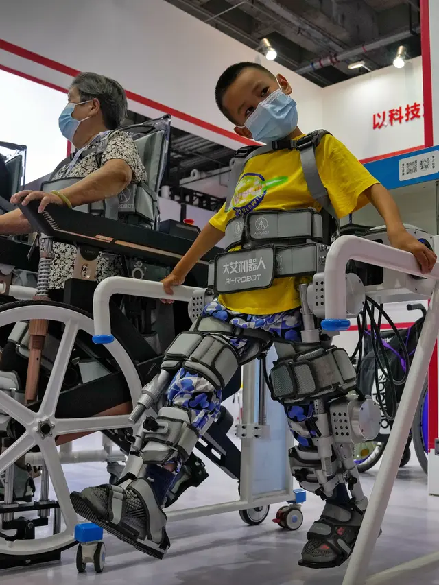 Robot-Robot Canggih Dipamerkan di China, Bisa Nyanyi hingga Bedah Jarak Jauh