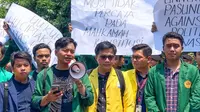 Badan Eksekutif Mahasiswa Seluruh Indonesia atau BEM SI Kerakyatan menggelar aksi unjuk rasa di kawasan Patung Kuda, Monas, Gambir, Jakarta Pusat, Senin (16/10) siang (Istimewa)