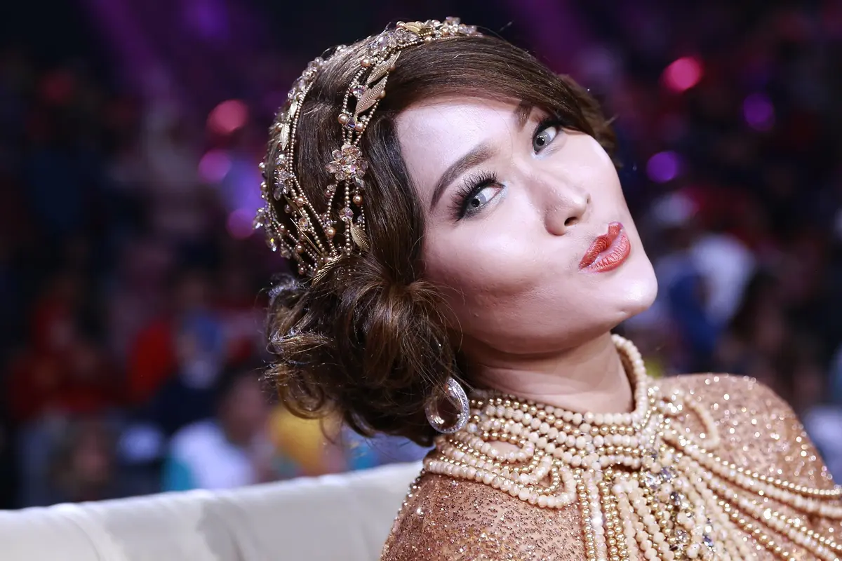 Gaya Rambut Inul Daratista yang Nyentrik Abis