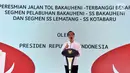 Presiden Jokowi berbicara dalam peresmian Tol Bakauheni di Lampung Selatan, Lampung, Minggu (21/1). (Liputan6.com/Pool/Biro Setpres)