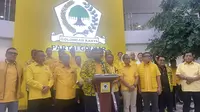 Ketua Umum Partai Golkar Airlangga Hartarto memimpin rapat pleno evaluasi hasil Pileg dan Pilpres 2024, Minggu (10/3/2024). (Liputan6.com/ Nanda Perdana Putra)