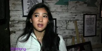 Olivia Zalianty merupakan wanita yang tidak terlalu ribet dalam hal berbelanja. Ia tidak membutuhkan waktu yang lama dalam hal berbelanja. Tetapi, ada satu hal yang membuatnya lama dalam membeli suatu barang. Barang apa itu?