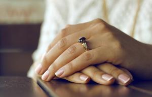 Sejumlah perawatan bisa dilakukan untuk jadikan kuku tetap sehat saat pakai Fake Nails (Foto: Unsplash/ Sarah Cervantes)