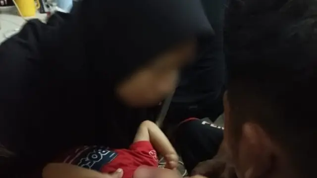 Kepala Bocah Tersangkut