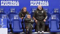Manajer Manchester United Ole Gunnar Solskjaer duduk di bangku cadangan selama pertandingan sepak bola Liga Inggris antara Leicester City dan Manchester United di Stadion King Power di Leicester, Inggris, Sabtu, 26 Desember 2020. (Michael Regan / Pool via
