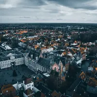 Bruges, Belgia | unsplash.com/@dsvi