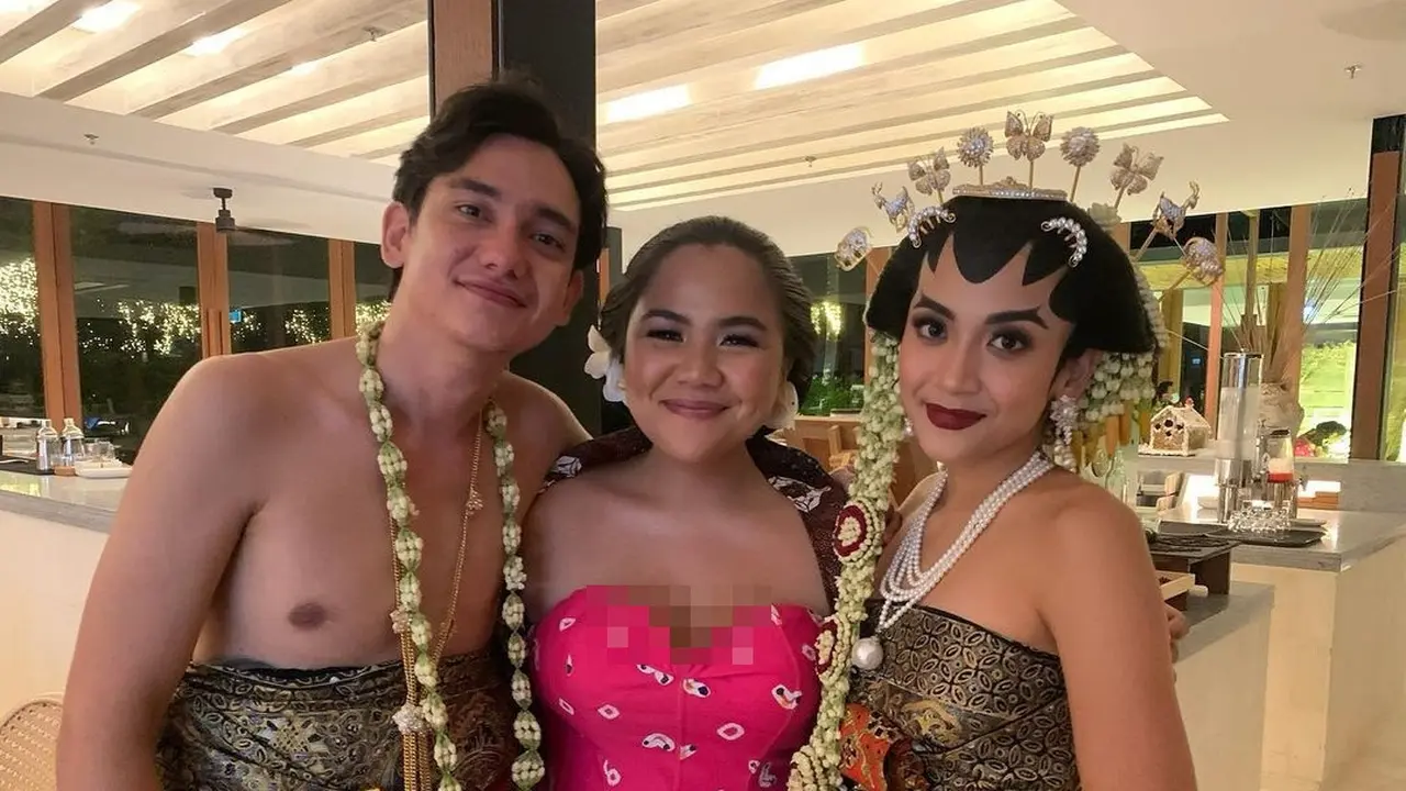 7 Potret Pernikahan Adipati Dolken dan Cantri Tachril Pakai Adat Jawa