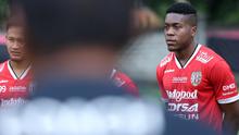 Bali United resmi mengontrak Nduma Makeche. (Bola.com/Muhammad Qomarudin)