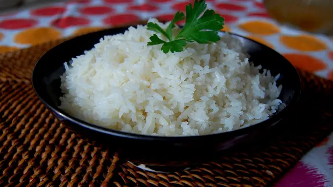 Mitos atau Fakta: Gara-gara Kena Santet, Nasi Jadi Cepat Bau?