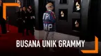 Seorang penyanyi bernama Ricky Rebel mengenakan pakaian tak biasa di Grammy Awards 2019. Pakaiannya menunjukkan dukungannya kepada Presiden AS, Donald Trump.