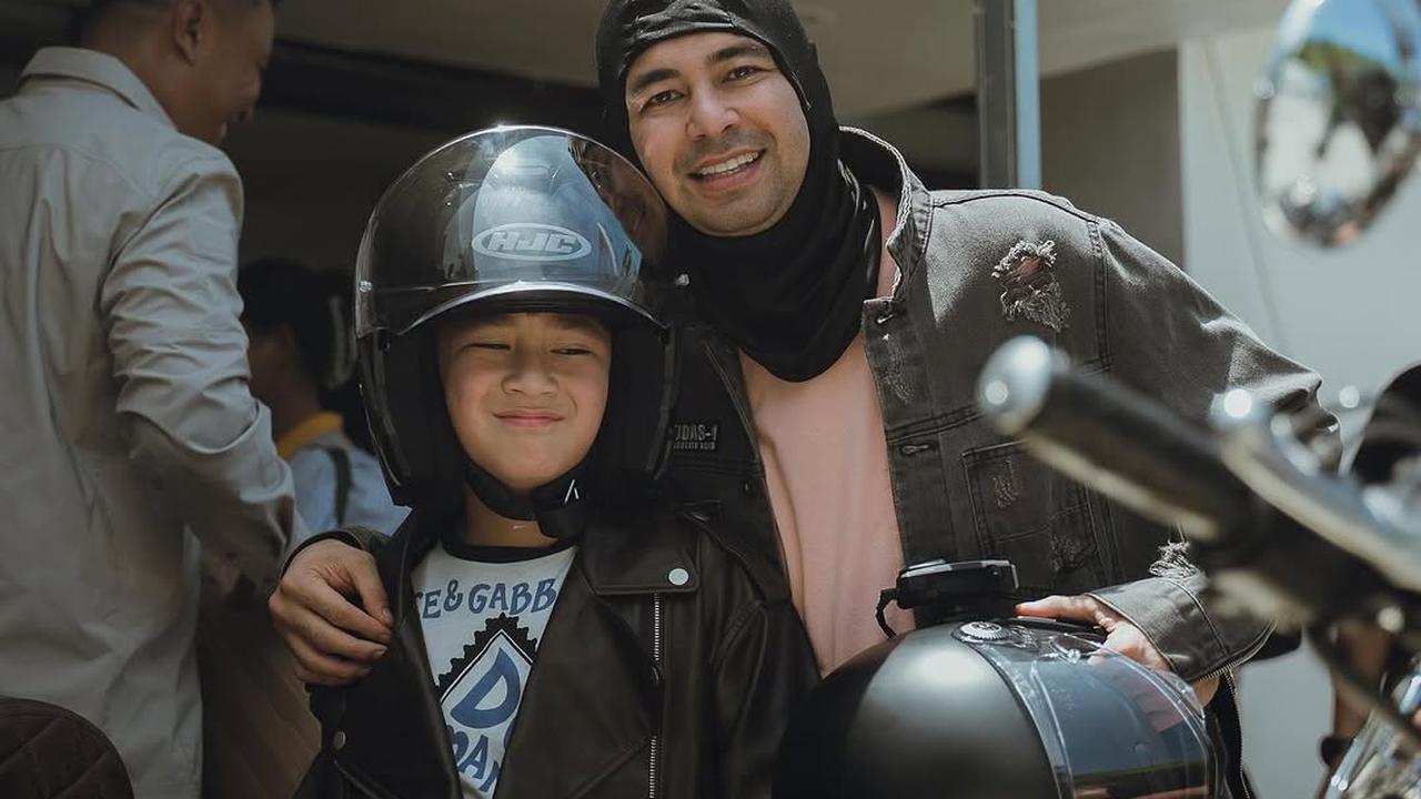 Potret Rafathar Ikut Touring Bareng Raffi Ahmad di Labuan Bajo, Tampak Asyik dan Bahagia