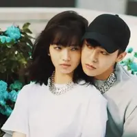 Setelah putus dari Kiko Mizuhara, G-Dragon telah move on, menggandeng kekasih baru.