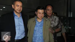 Richard Halim Kusuma meninggalkan gedung KPK, Jakarta, Selasa (21/6). Richard diperiksa sebagai saksi dengan tersangka M Sanusi terkait kasus suap Raperda Reklamasi. (Liputan6.com/Helmi Afandi)