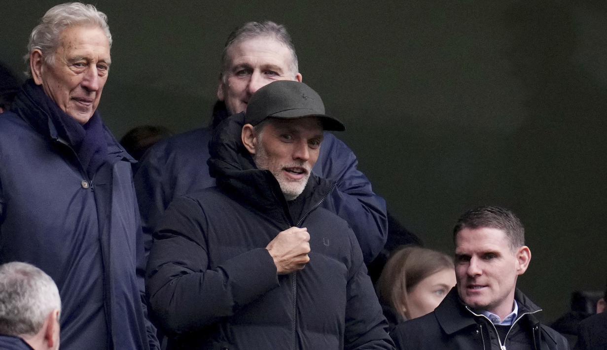 Pelatih Timnas Inggris, Thomas Tuchel bersama asisten pelatih Anthony Barry terlihat menonton laga lanjutan Liga Inggris 2024/2025 antara Tottenham Hotspur melawan Newcastle di Tottenham Hotspur Stadium, London, Inggris, Sabtu (04/01/2025). (AP Photo/PA/John Walton)